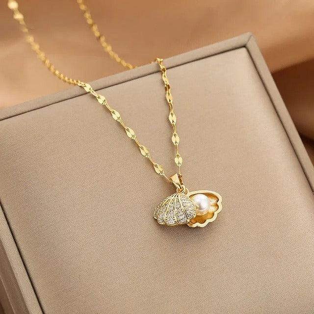 Necklace With Opened Shell